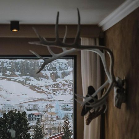 Botnahlid Villa, Mountain And Town Views And Outdoor Sauna Seythisfjorthur Exterior foto