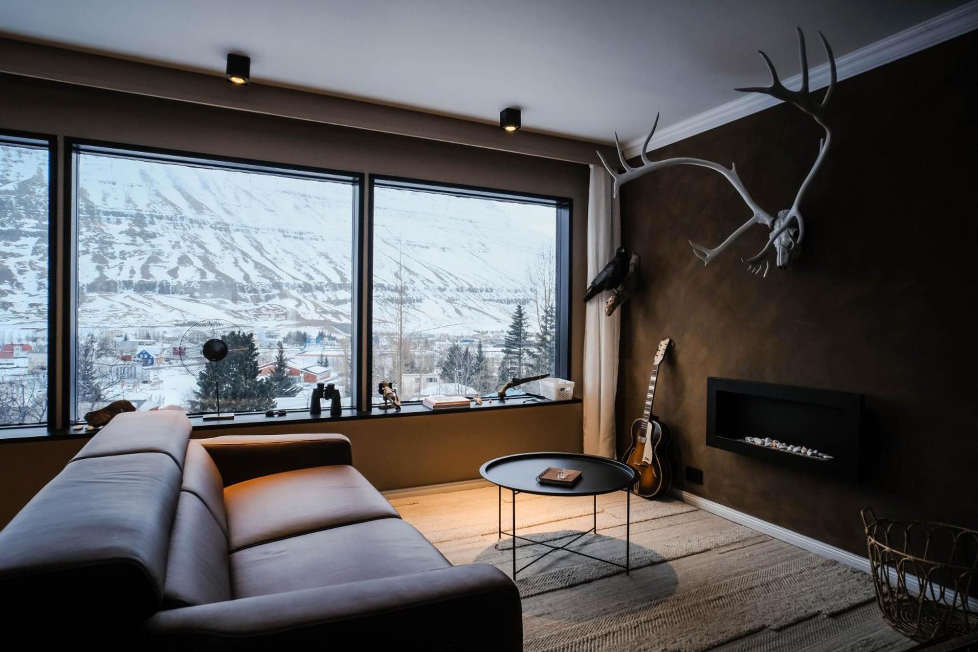 Botnahlid Villa, Mountain And Town Views And Outdoor Sauna Seythisfjorthur Exterior foto