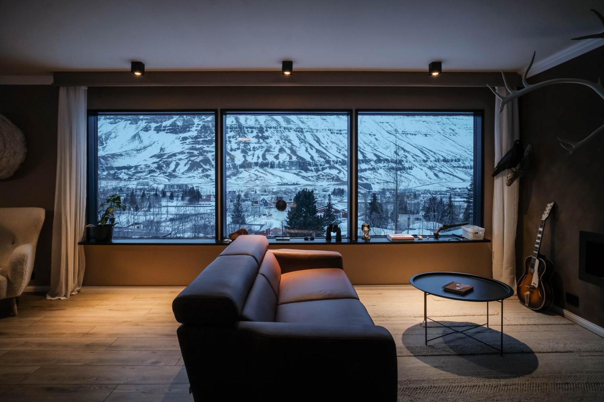 Botnahlid Villa, Mountain And Town Views And Outdoor Sauna Seythisfjorthur Exterior foto