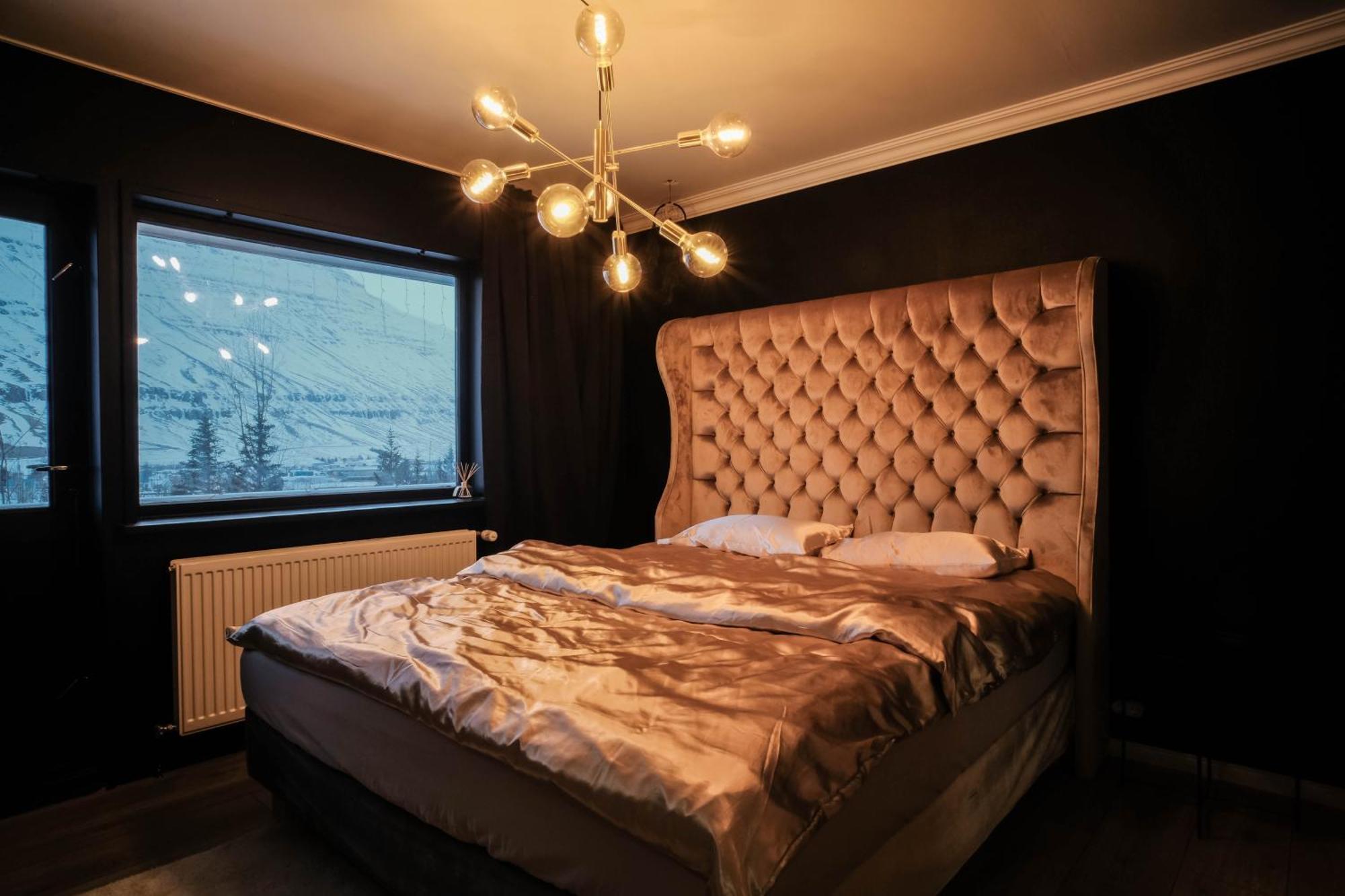 Botnahlid Villa, Mountain And Town Views And Outdoor Sauna Seythisfjorthur Exterior foto